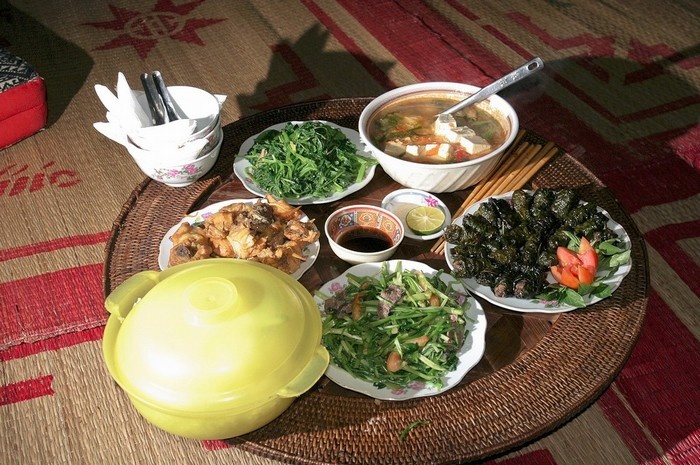 Vietnamese Culture: Vietnamese Dining Etiquettes in a Family Meal