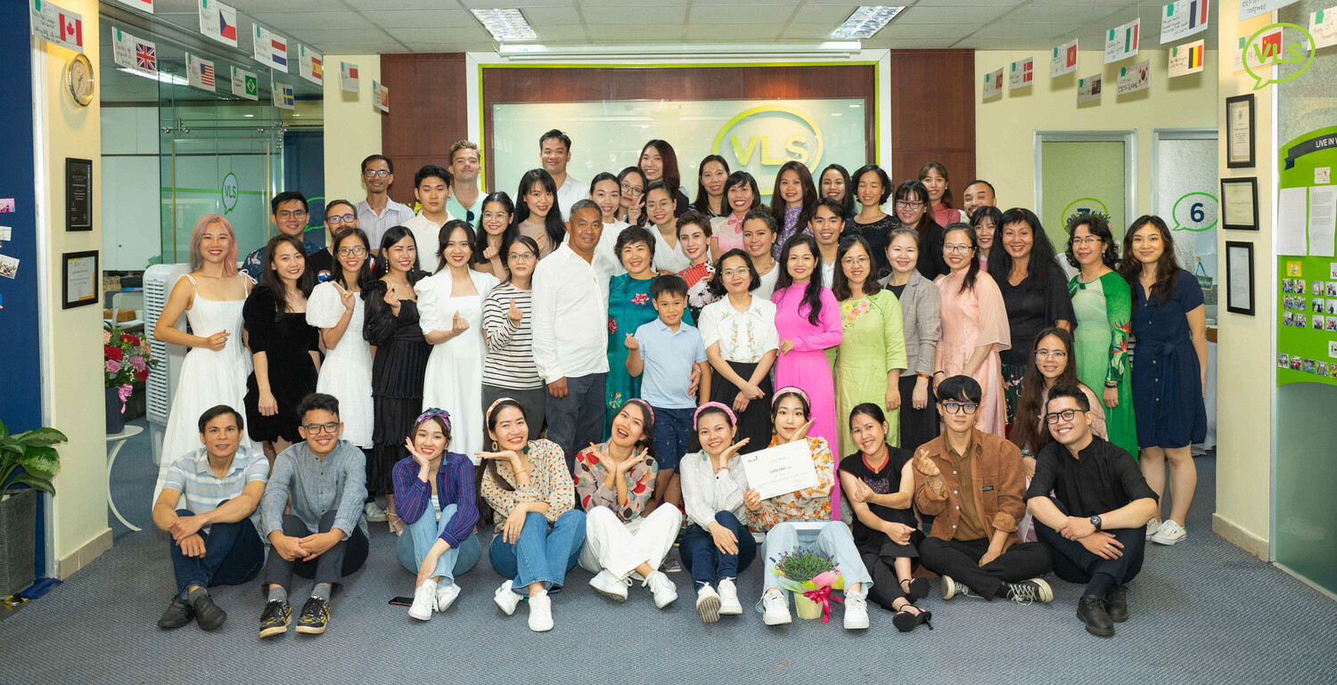 Vietnamese language teachers and staff members at Vietnamese Language Studies