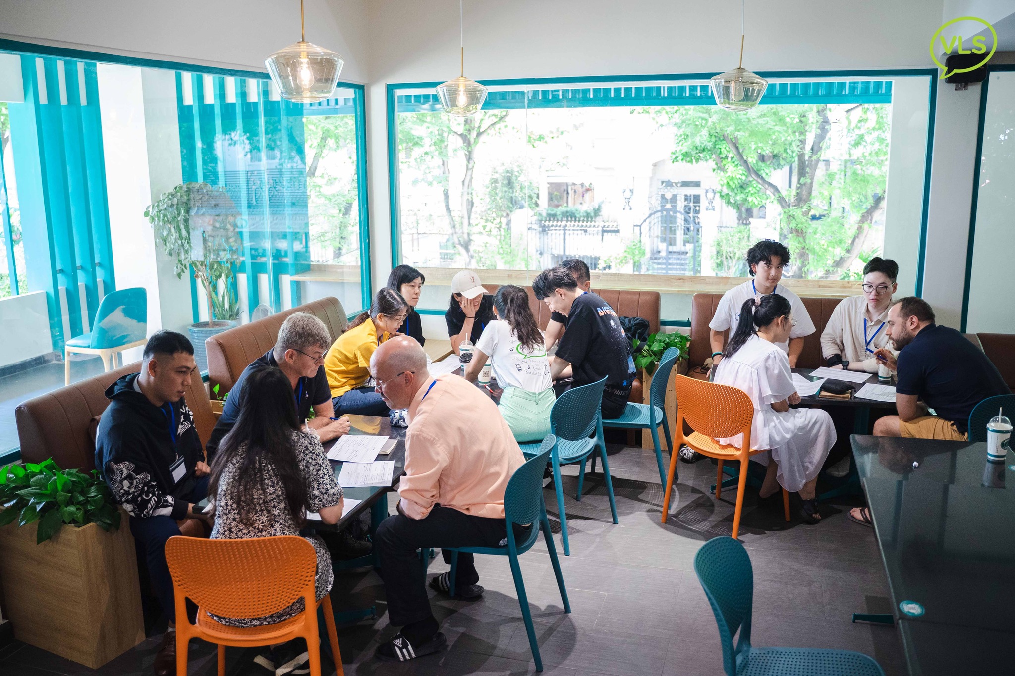 Discussing on how to learn Vietnamese with ease.