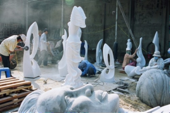 People are focusing on their working of stone carving at Non Nước - one of the most famous craft villages in the Central of Vietnam.