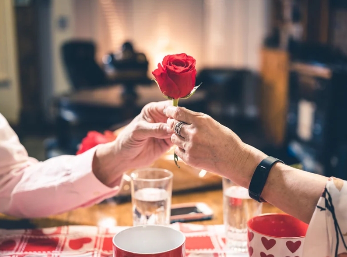 Couples go out for romantic dinners to celebrate Valentine's Day