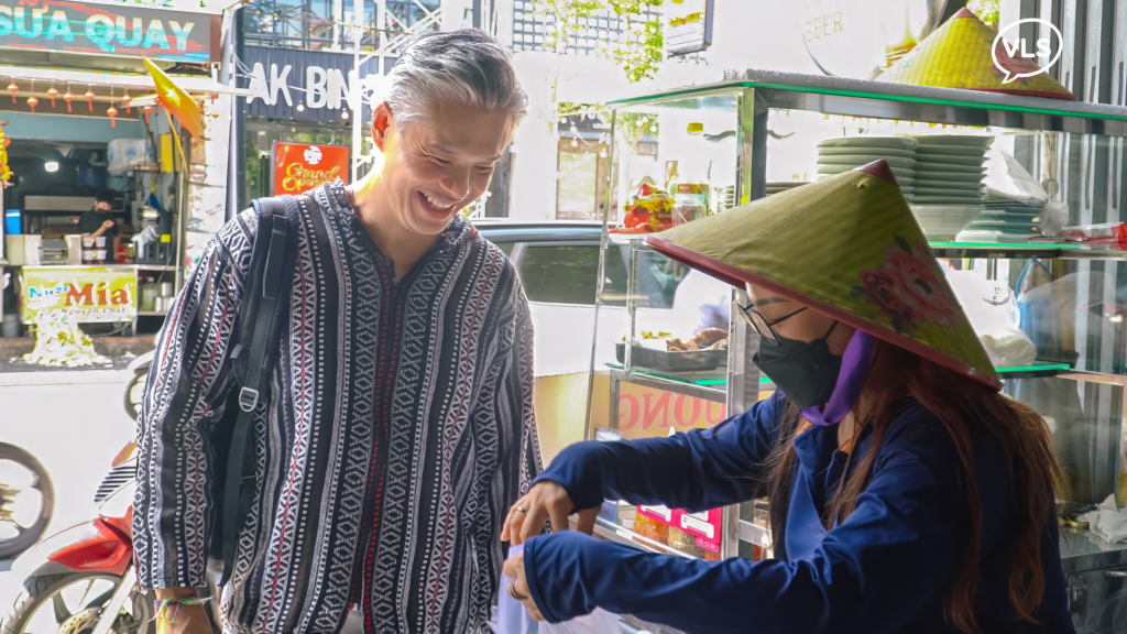 Building Trust and Breaking Barriers
In Cross-cultural Communication in Vietnam