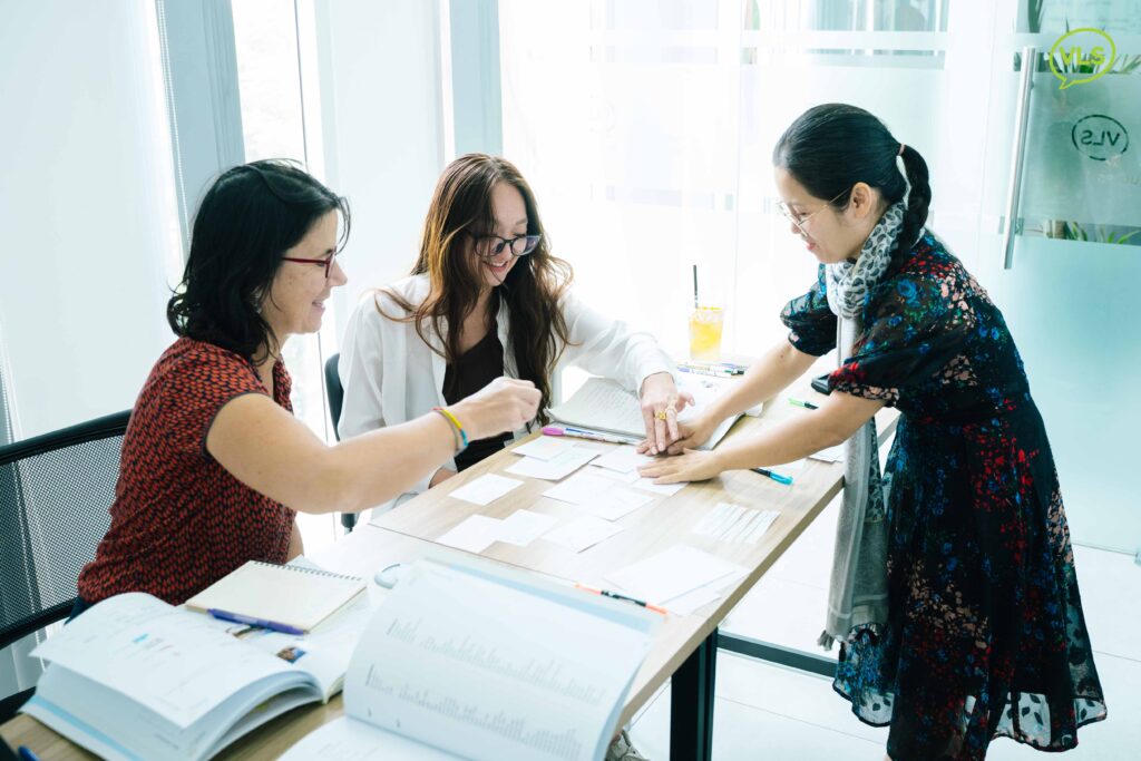 Discover Vietnam: a group of Vietnamese class in Saigon