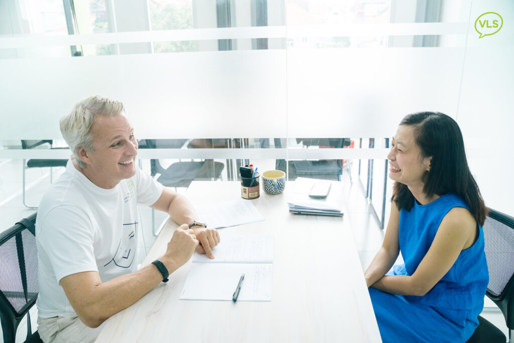 Student learn Vietnamese through real-life conversation with a native teacher
