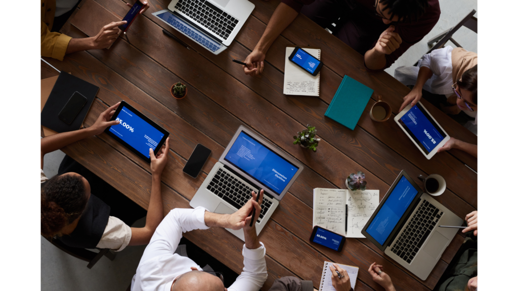 Success in Vietnam’s workplace requires not only technical expertise but also cultural intelligence and strong business Vietnamese communication skills.