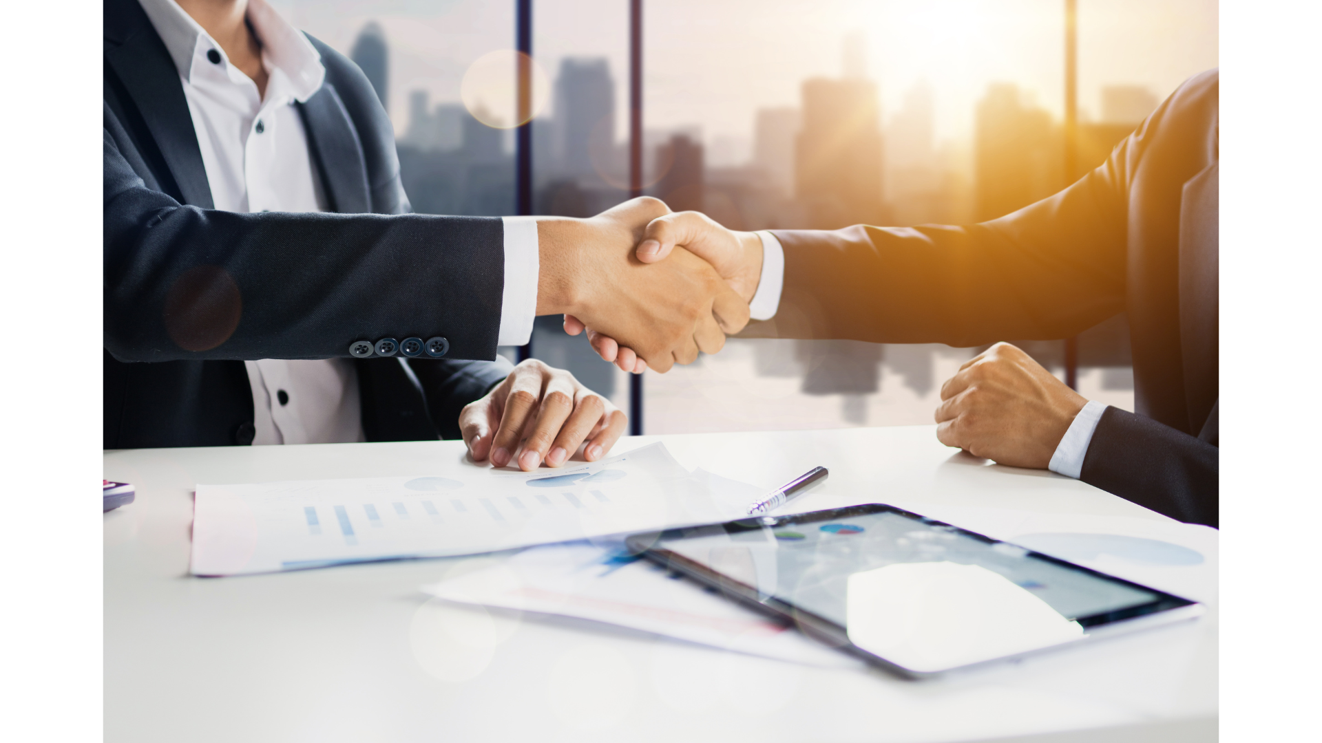 Learning how to address colleagues properly is a cornerstone of business Vietnamese etiquette, showing both respect and professionalism.