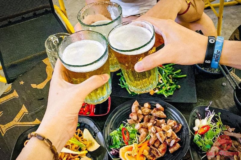 Vietnamese love the nhau culture to the bone